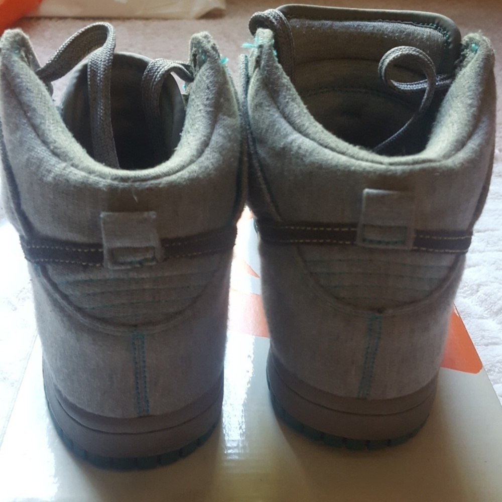 Shoes - Picture 3 of 8